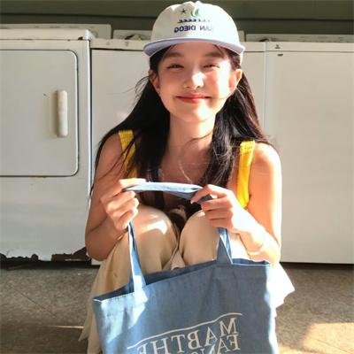 追梦的黎族女娃娃